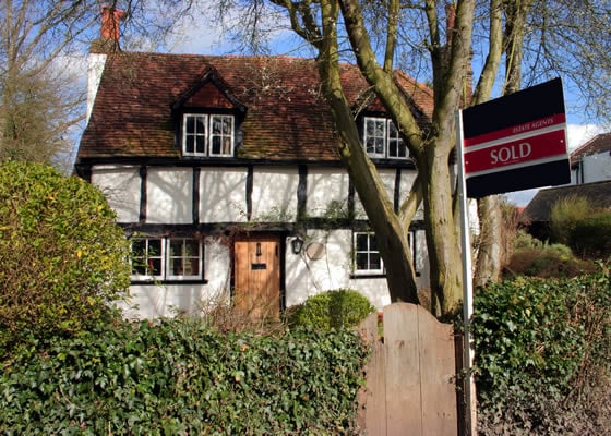 Can foreigners buy property in the UK?